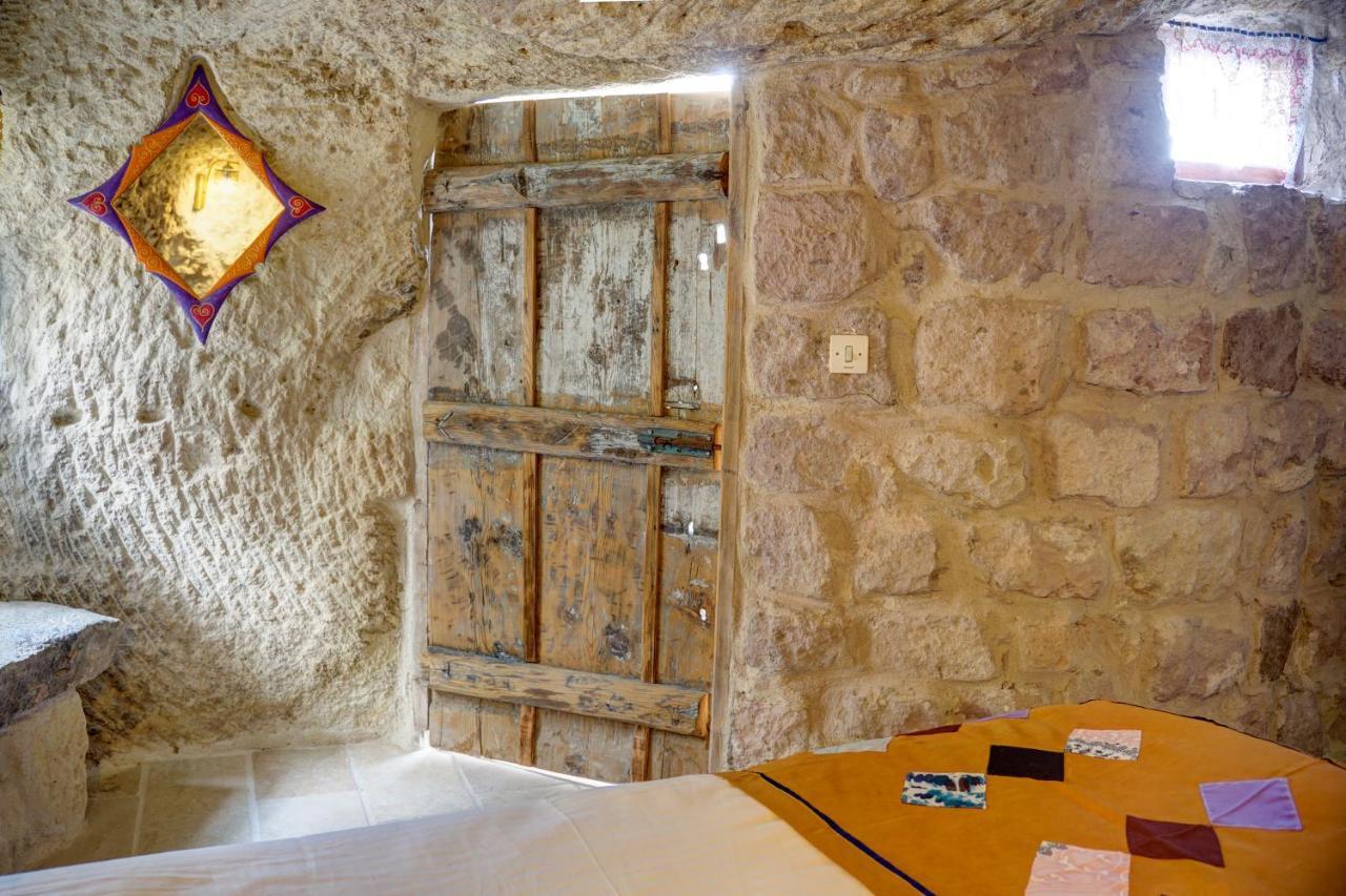 Gibos Cave Hotel أوروغوبْ المظهر الخارجي الصورة