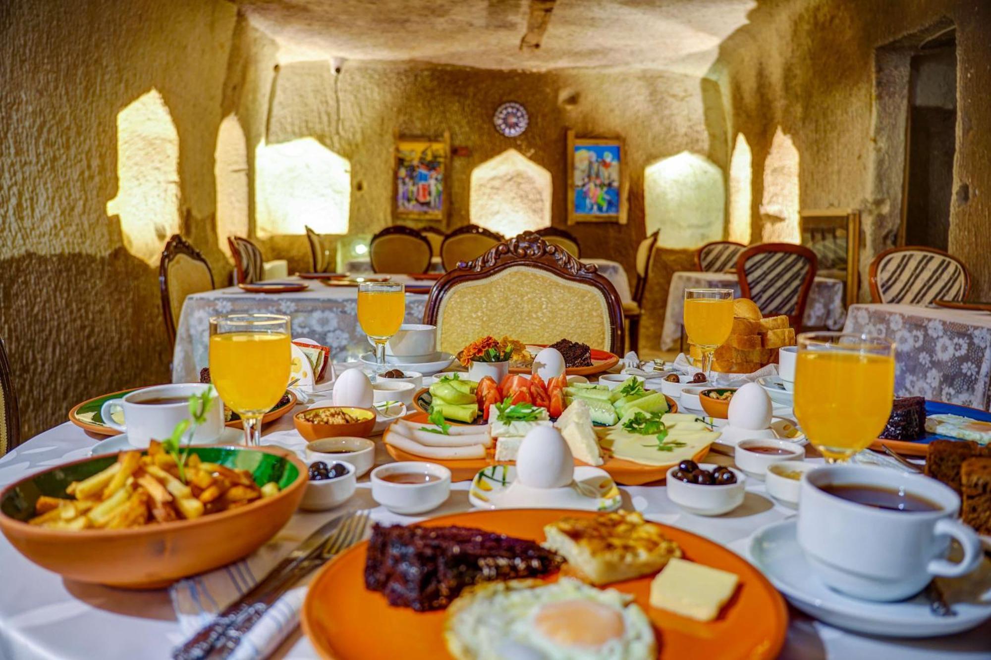 Gibos Cave Hotel أوروغوبْ المظهر الخارجي الصورة