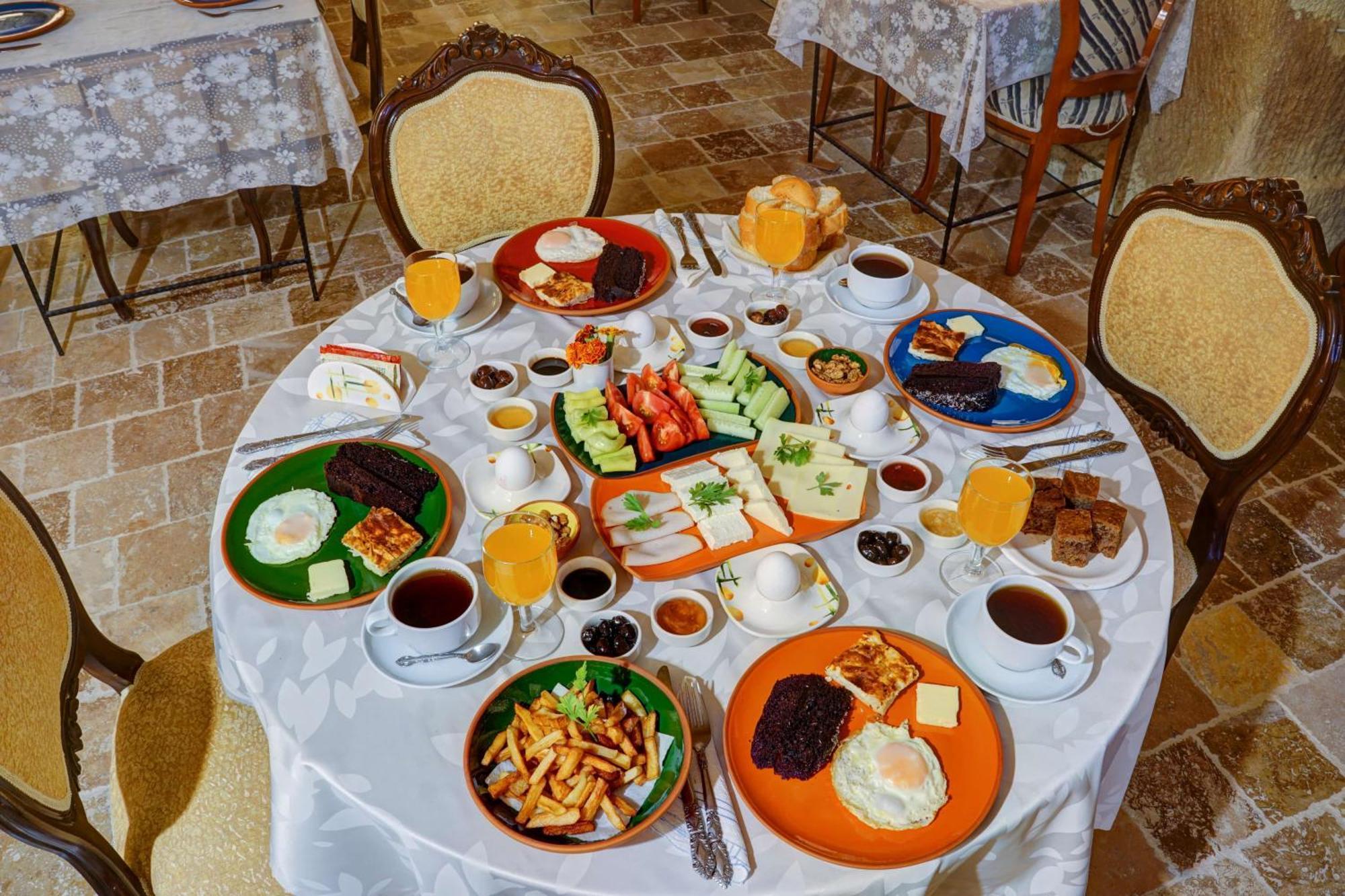 Gibos Cave Hotel أوروغوبْ المظهر الخارجي الصورة